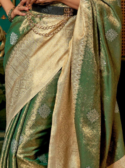 Adorable Green And Beige Zari Weaving Kanjivaram Silk Saree(Un-Stitched)
