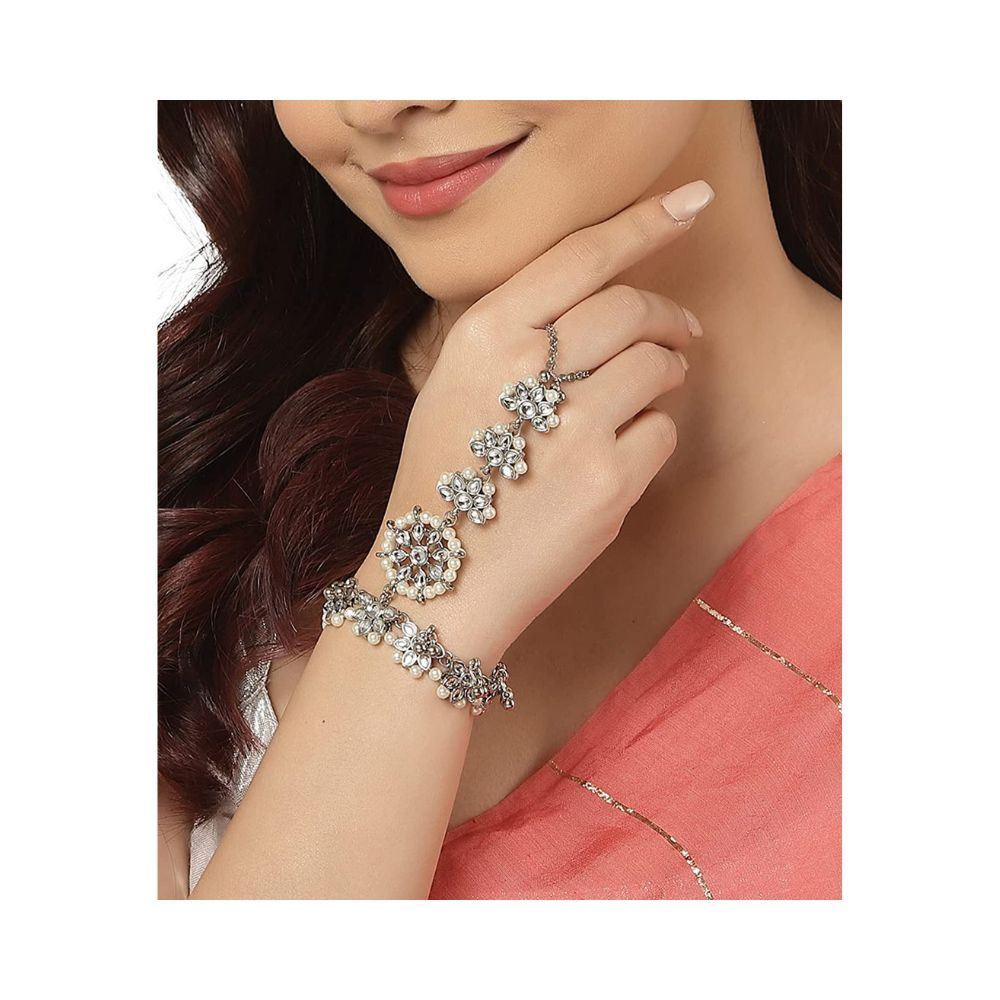 Karatcart Oxidised Silver Floral Kundan Handcrafted Hathphool