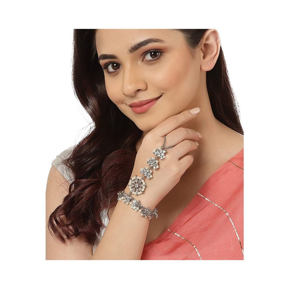 Karatcart Oxidised Silver Floral Kundan Handcrafted Hathphool