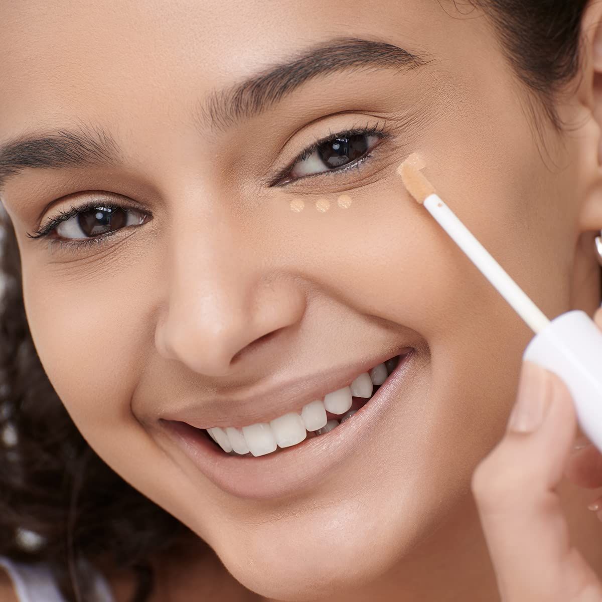 Mamaearth Glow Hydrating Concealer Creme Glow - 6 ml