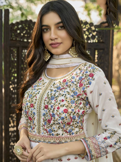 Pleasing white Embroidered Georgette Party Wear Salwar Suit