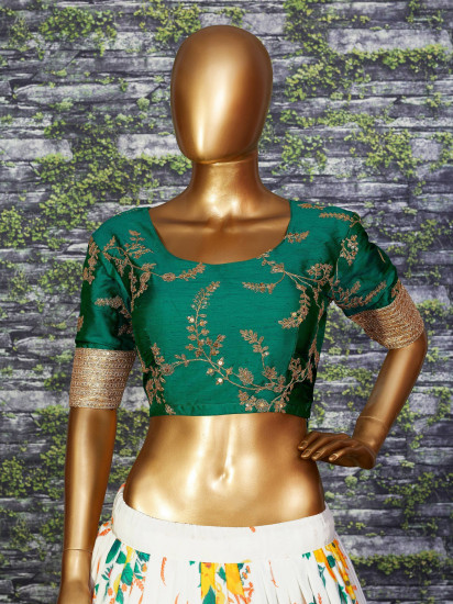 Sabyasachi Off White Floral Digital Printed Organza Bridal Lehenga Choli
Semi Stitched