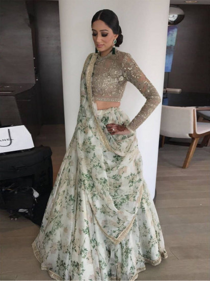 Sabyasachi White Floral Printed Organza Silk Bridal Lehenga Choli
Semi Stitched