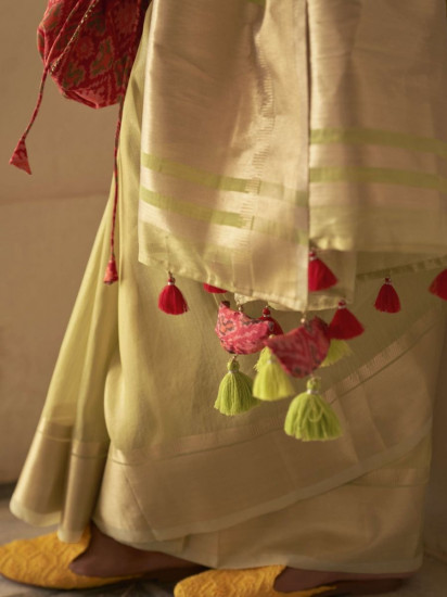 Striking Light Green Digital Printed Organza Saree With Blouse(Un-Stitched)